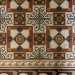 I pavimenti sono originali, con colorati decori geometrici...
